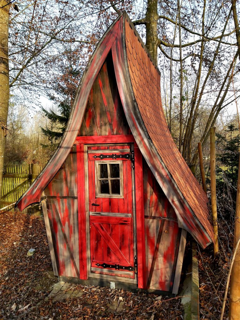 Hexenhaus in rot